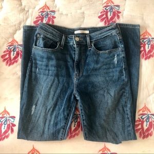 Levi’s Distressed High-Rise Skinny Jean